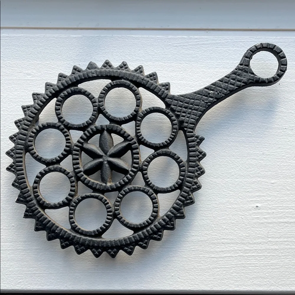 VINTAGE 1948 JZH trivet T-9 HEX Black Cast Iron Trivet